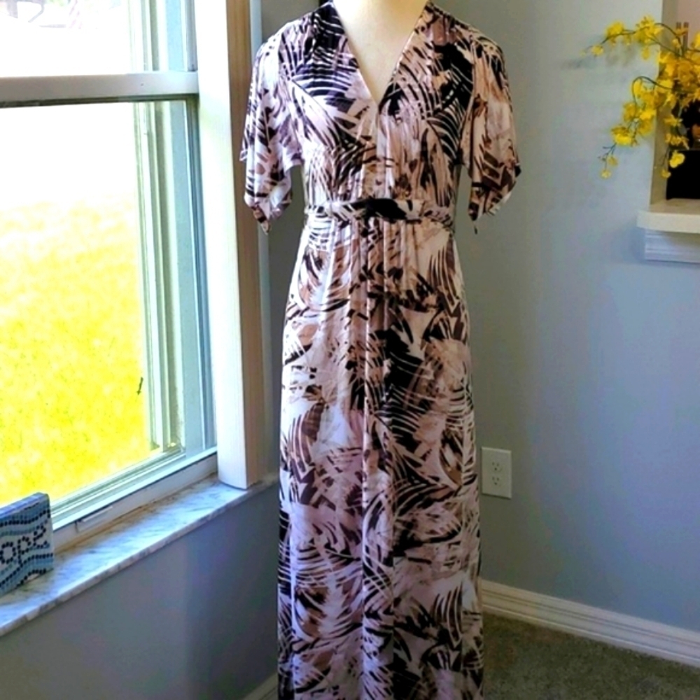 LISA RINNA, maxi dress size XS .Black gray‎ and white design. Short sleev…